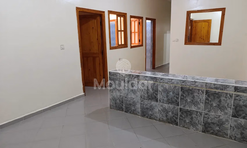 شقة للإيجار مع تراس في الطابق الأرضي شقة للإيجار مع تراس في الطابق الأرضي