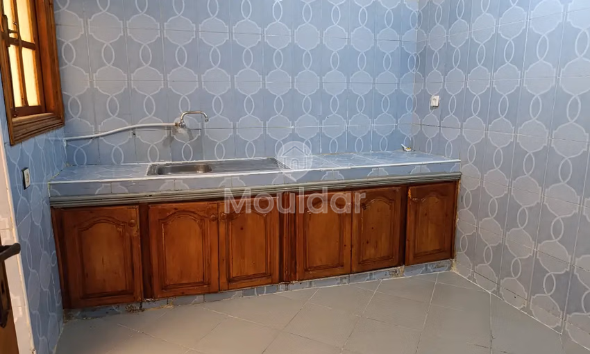 شقة للإيجار مع تراس في الطابق الأرضي شقة للإيجار مع تراس في الطابق الأرضي