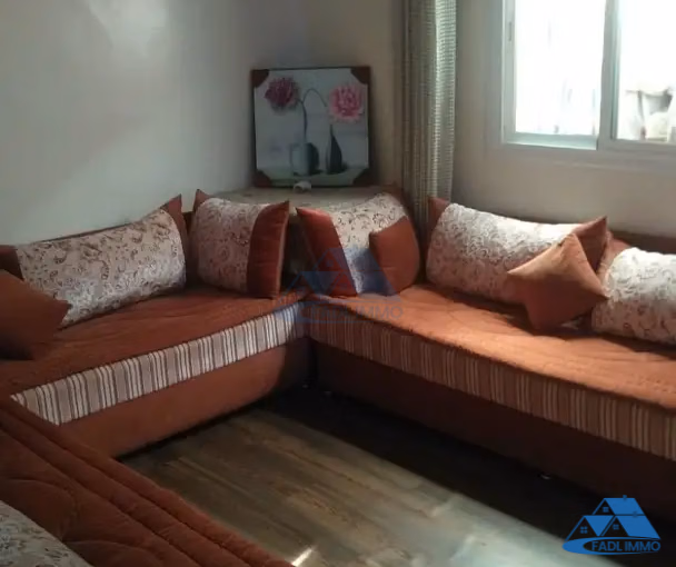 شقة للبيع مع شرفة في الطابق الثاني شقة للبيع مع شرفة في الطابق الثاني