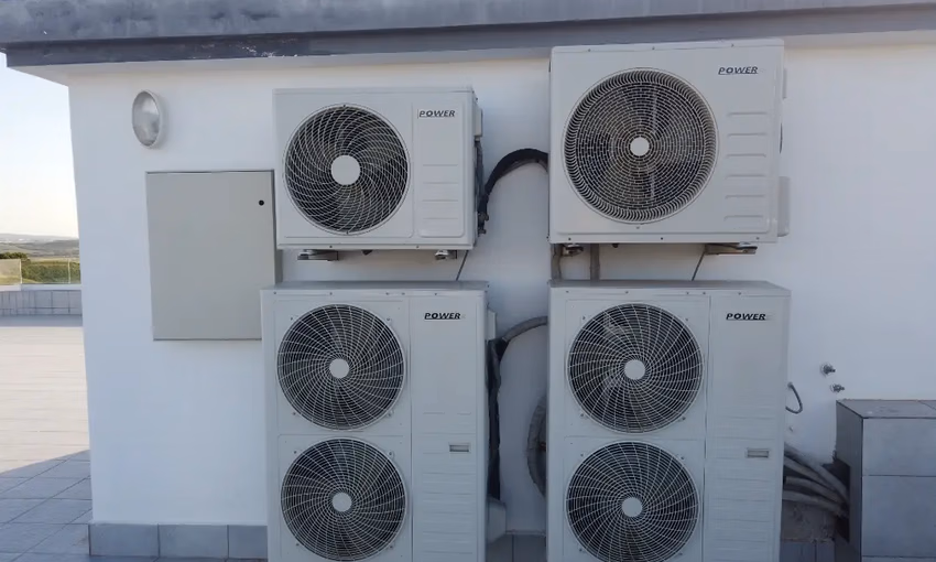 Villa for sale with swimming pool and three floors Villa for sale with swimming pool and three floors