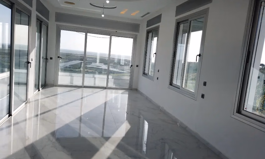 Villa for sale with swimming pool and three floors Villa for sale with swimming pool and three floors