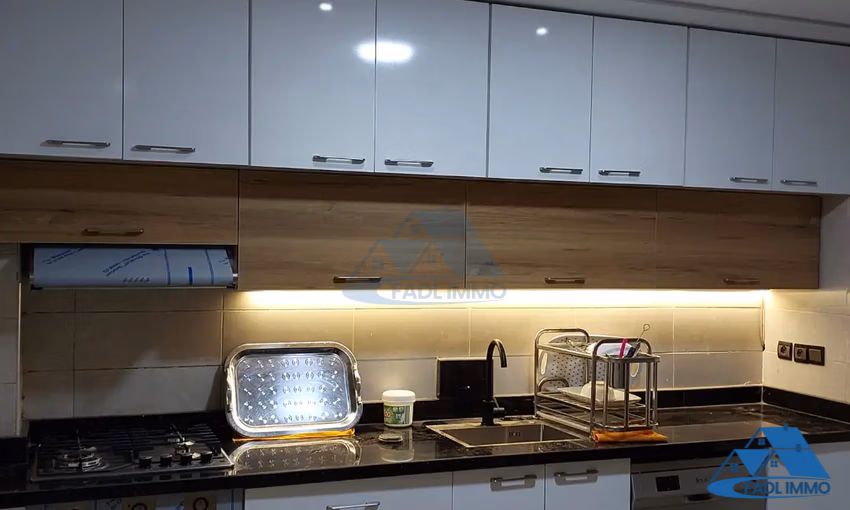 شقة للبيع مع موقف سيارات في الطابق الخامس