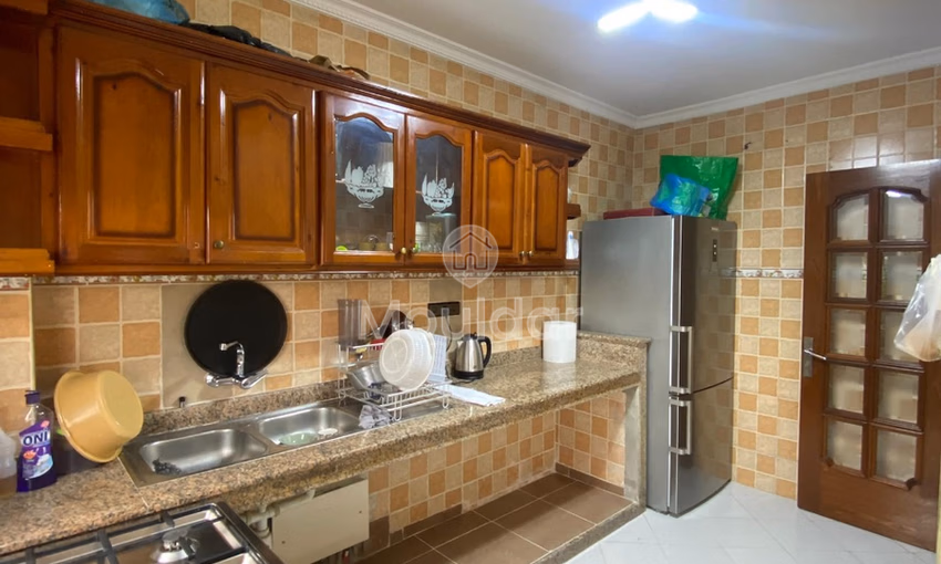 شقة للشراء مع شرفة في الطابق الأول