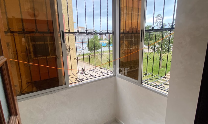 شقة للشراء مع شرفة في الطابق الأول