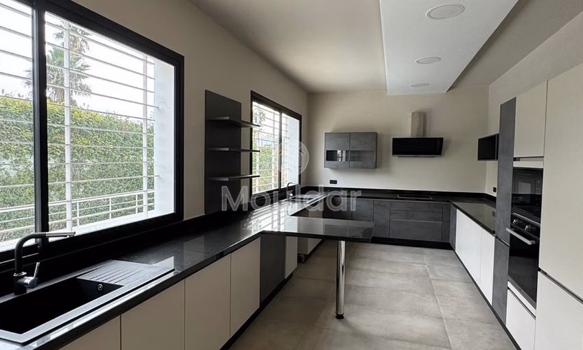 فيلا للشراء مع مسبح