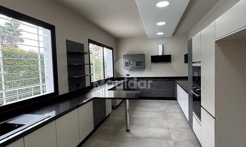 فيلا للشراء مع مسبح