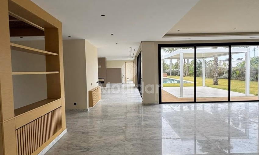 فيلا للشراء مع مسبح