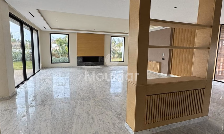 فيلا للشراء مع مسبح