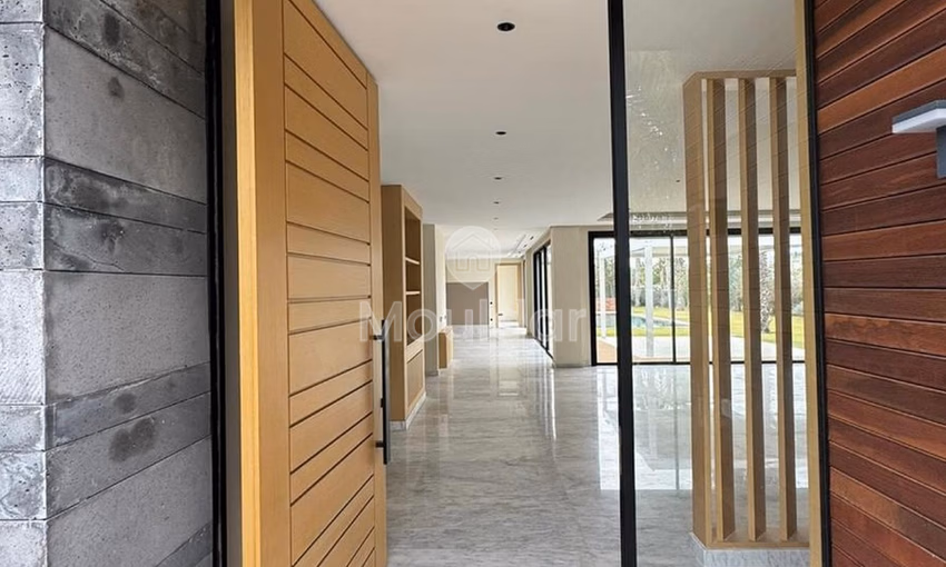 فيلا للشراء مع مسبح