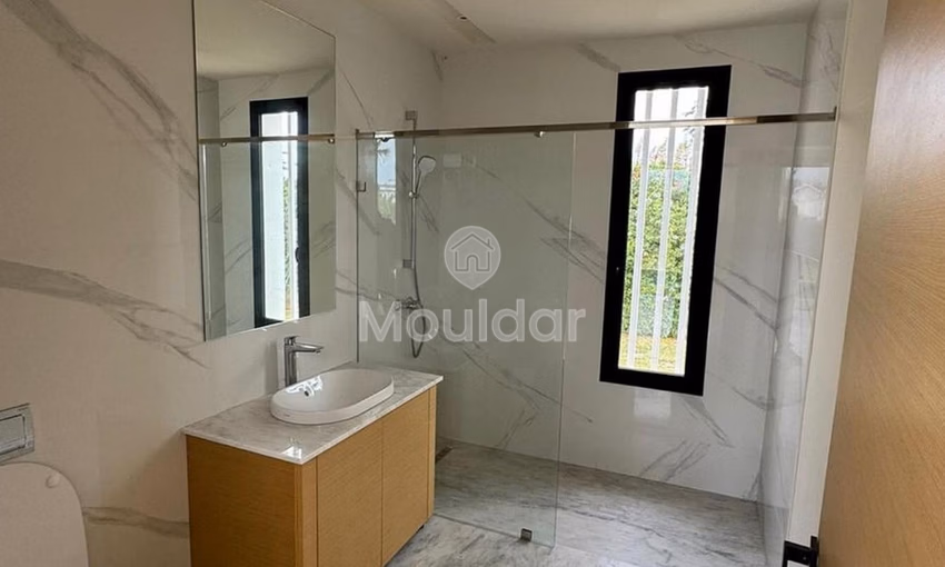 فيلا للشراء مع مسبح