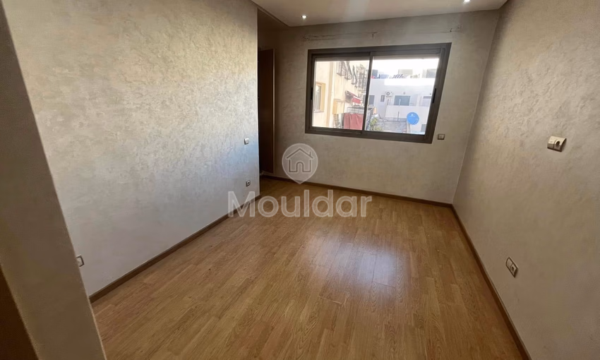 شقة للإيجار في الدار البيضاء، بورغوني - غرفتان، 106 م²