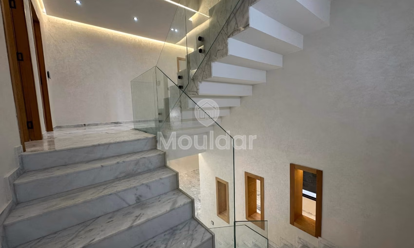 Villa for sale 9 bedrooms, 275 m² living area. Villa for sale 9 bedrooms, 275 m² living area.