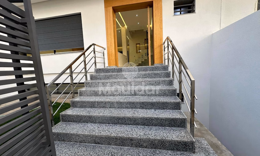 Villa for sale 9 bedrooms, 275 m² living area. Villa for sale 9 bedrooms, 275 m² living area.