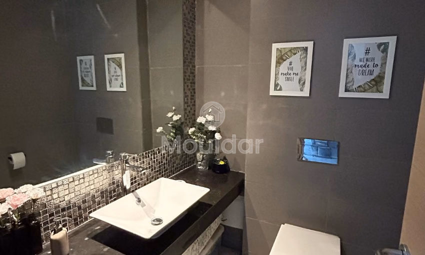 شقة للإيجار مع موقف سيارات في الطابق الأرضي