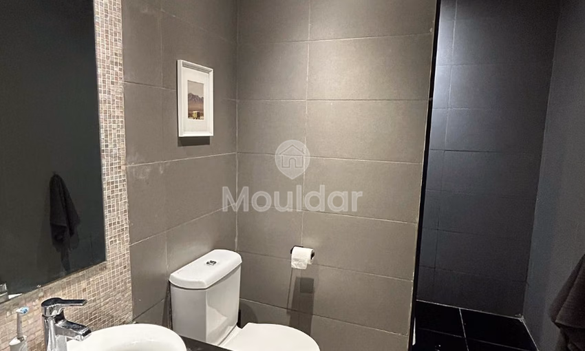 شقة للإيجار مع موقف سيارات في الطابق الأرضي