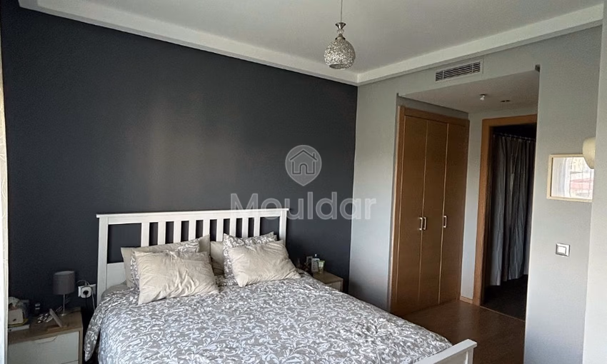 شقة للإيجار مع موقف سيارات في الطابق الأرضي