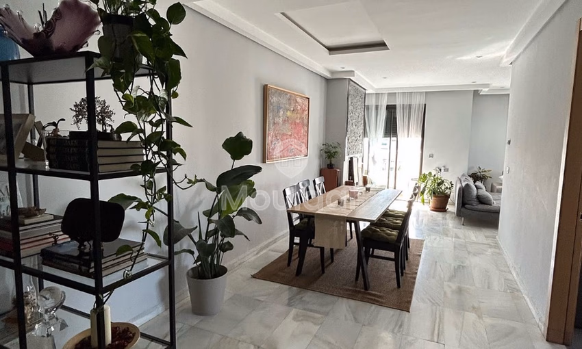 شقة للإيجار مع موقف سيارات في الطابق الأرضي