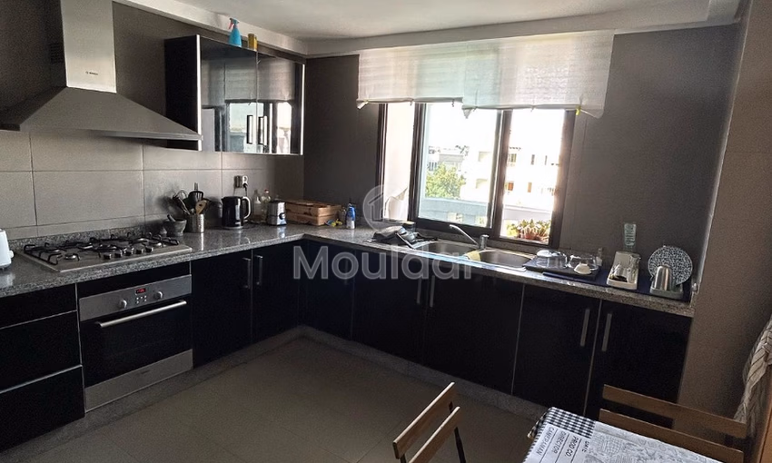 شقة للإيجار مع موقف سيارات في الطابق الأرضي