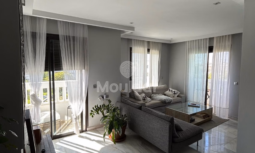 شقة للإيجار مع موقف سيارات في الطابق الأرضي