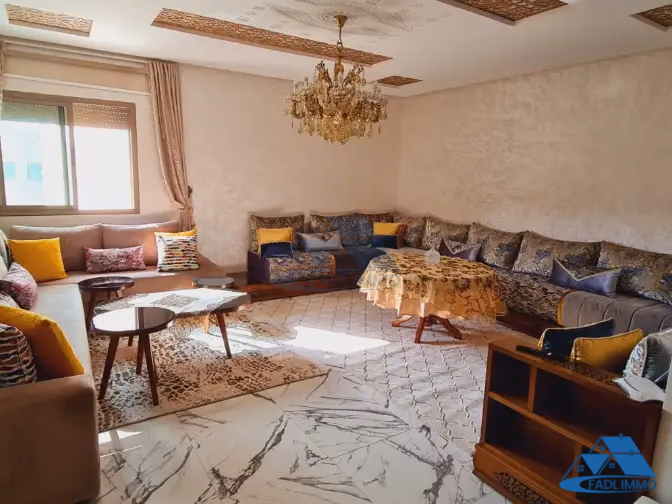 شقة للإيجار مع تراس في الطابق الثاني شقة للإيجار مع تراس في الطابق الثاني