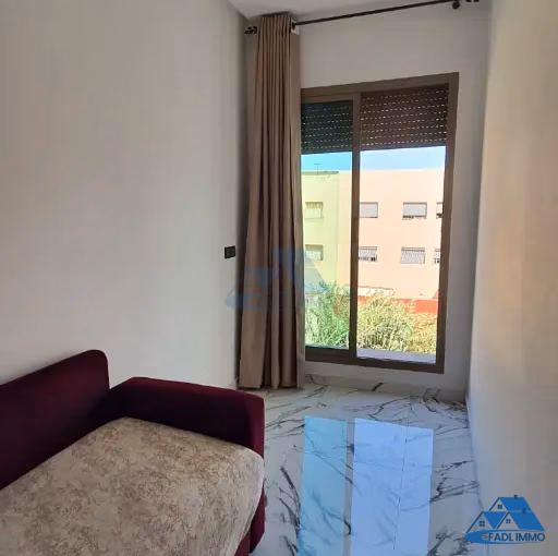 شقة للإيجار مع تراس في الطابق الثاني شقة للإيجار مع تراس في الطابق الثاني