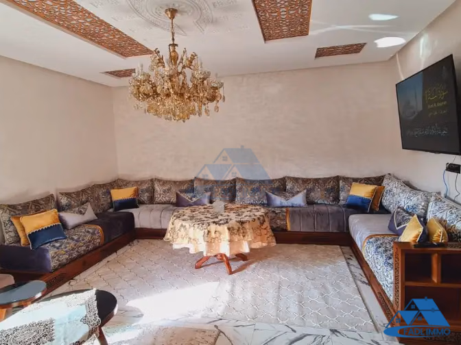 شقة للإيجار مع تراس في الطابق الثاني