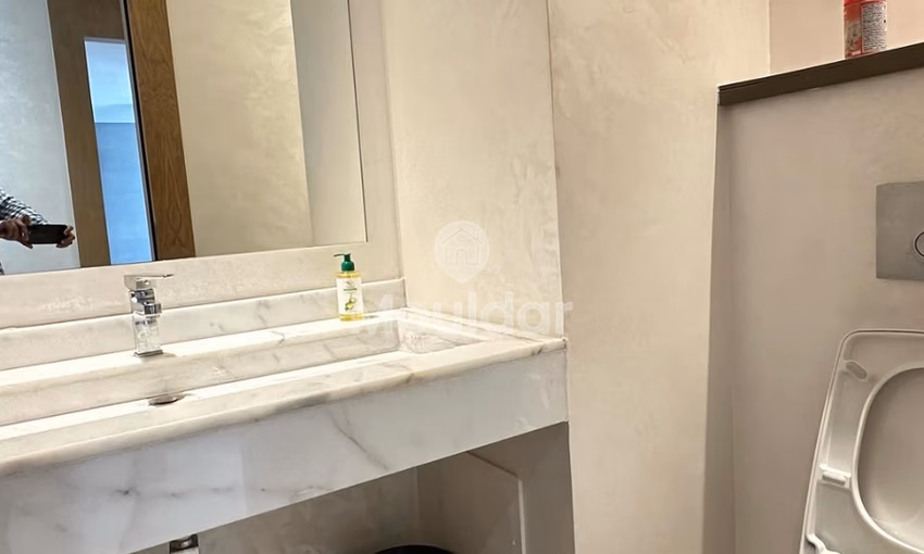 شقة جديدة للإيجار مع تراس في الطابق الثالث