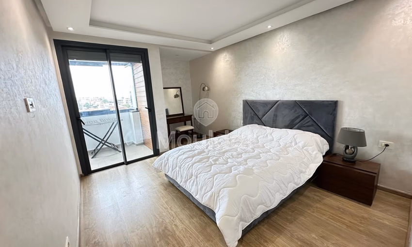 شقة جديدة للإيجار مع تراس في الطابق الثالث