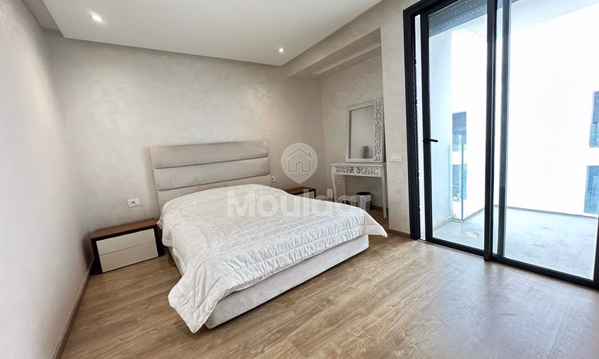 شقة جديدة للإيجار مع تراس في الطابق الثالث