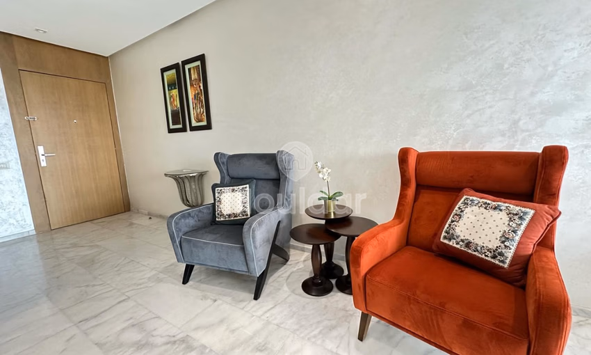 شقة جديدة للإيجار مع تراس في الطابق الثالث