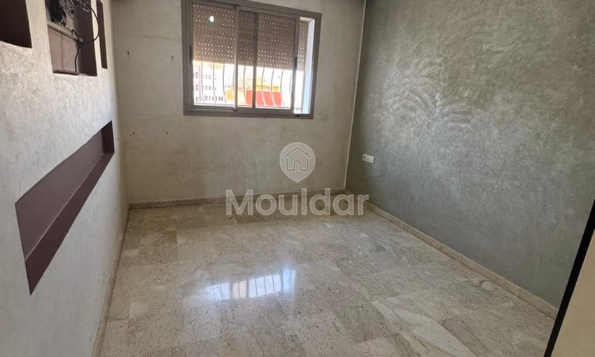 شقة للشراء مع تراس في الطابق الرابع