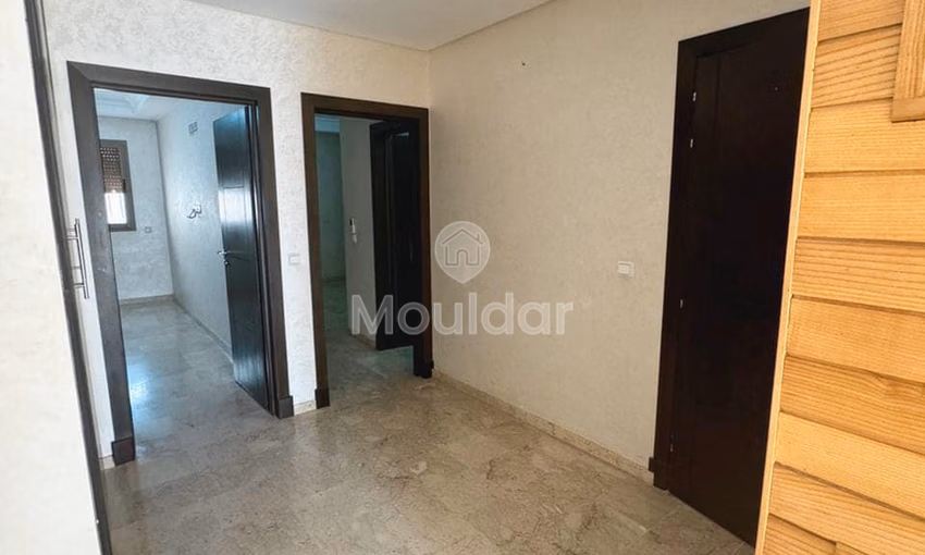 شقة للشراء مع تراس في الطابق الرابع