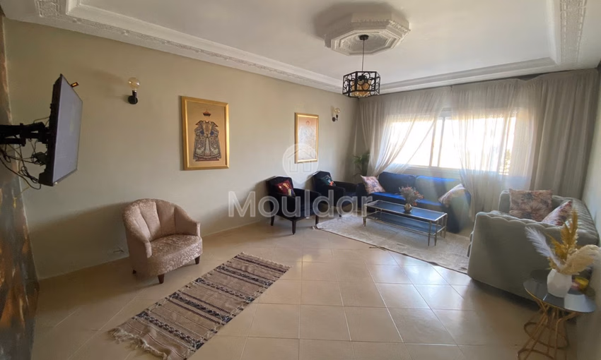 Apartamento en alquiler con balcón en el segundo piso