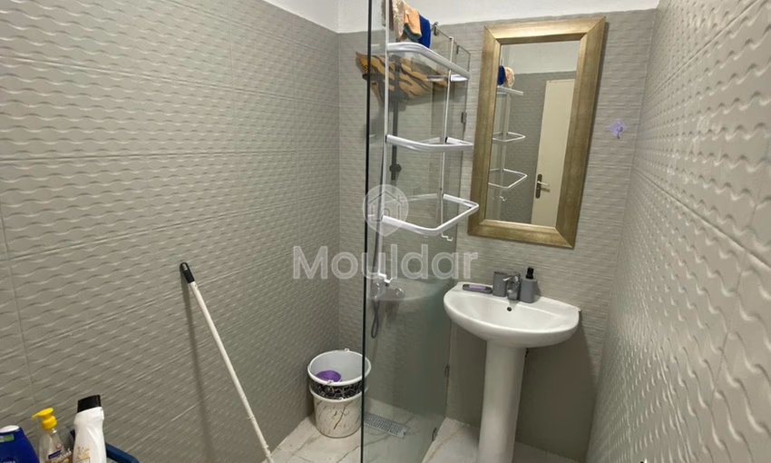 Apartamento en alquiler con balcón en el segundo piso