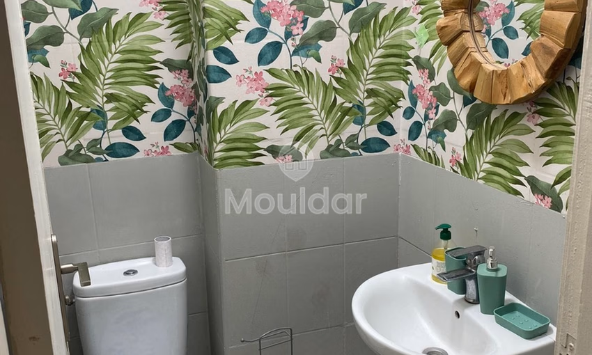Apartamento en alquiler con balcón en el segundo piso