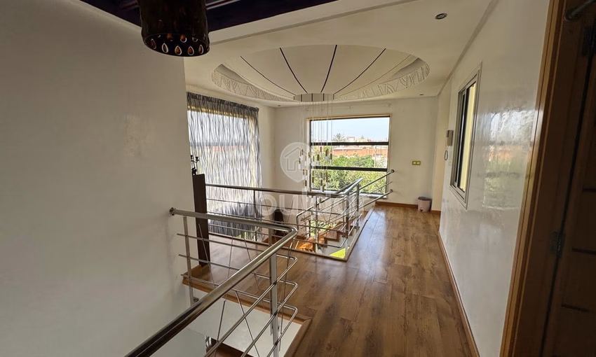 Villa à louer à Dar Bouazza - 4 chambres, 580 m².