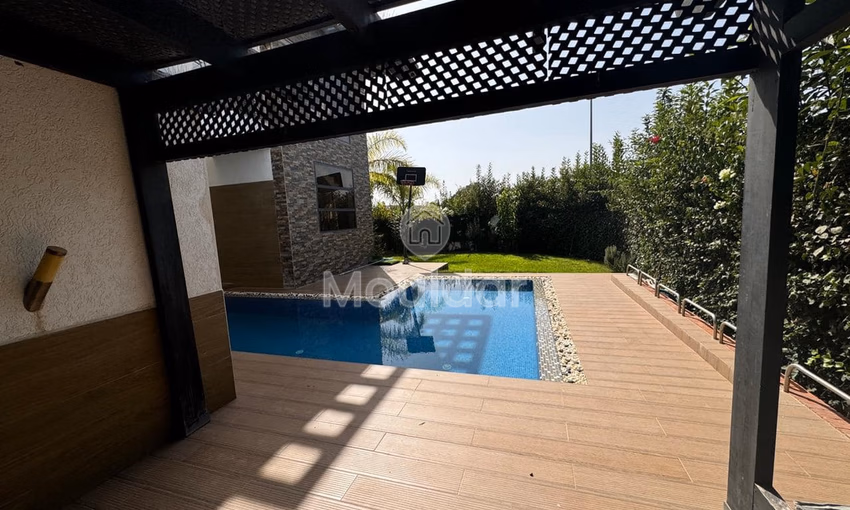 Villa à louer à Dar Bouazza - 4 chambres, 580 m².