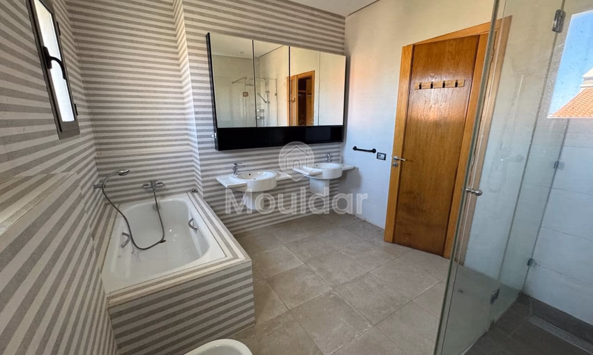 Villa for rent in Dar Bouazza - 4 bedrooms, 1 floor