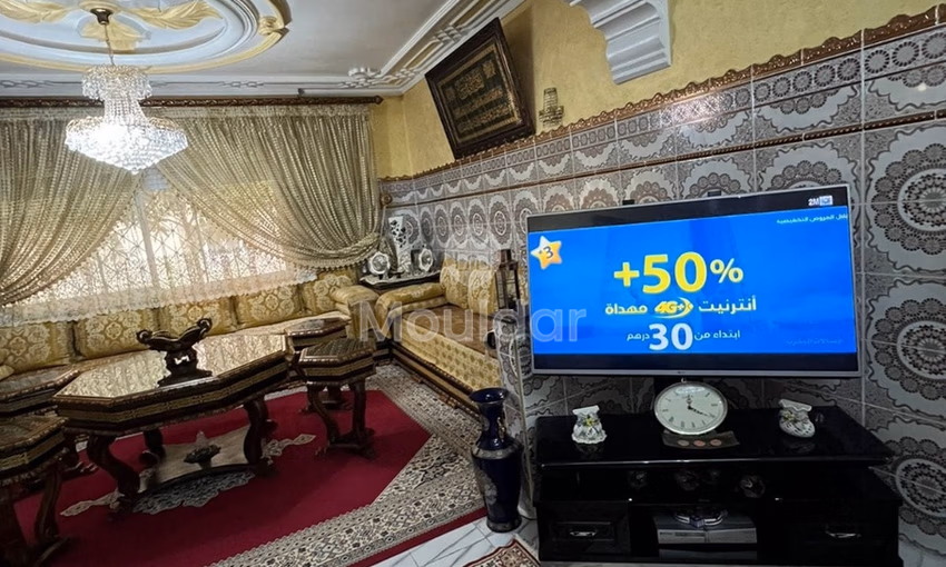 شقة للشراء مع شرفة في الطابق الأول شقة للشراء مع شرفة في الطابق الأول