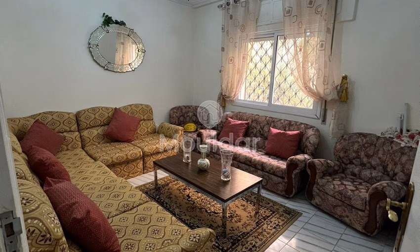 شقة للشراء مع شرفة في الطابق الأول شقة للشراء مع شرفة في الطابق الأول