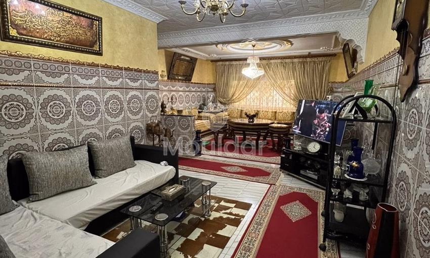 شقة للشراء مع شرفة في الطابق الأول شقة للشراء مع شرفة في الطابق الأول