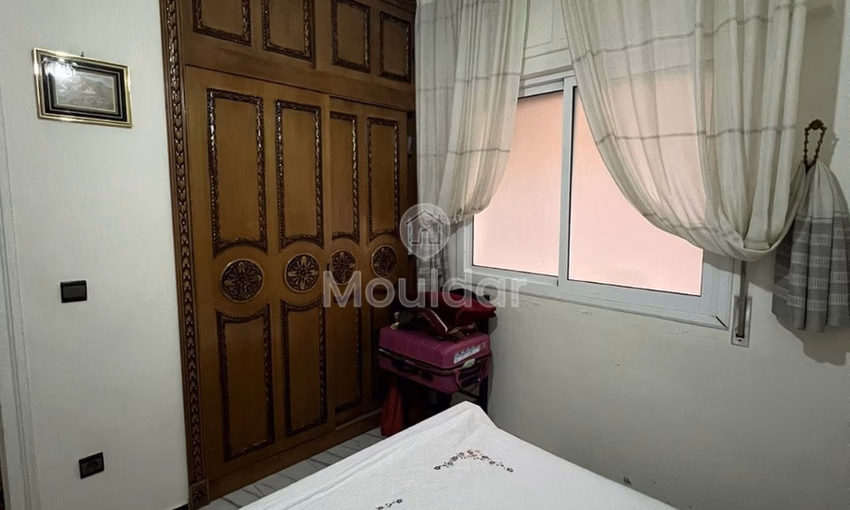 شقة للشراء مع شرفة في الطابق الأول شقة للشراء مع شرفة في الطابق الأول