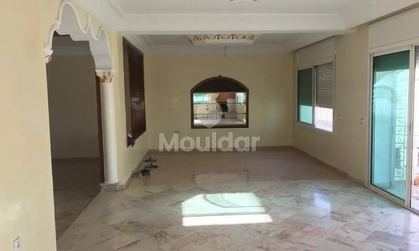 Villa à vendre avec terrasse et trois étages