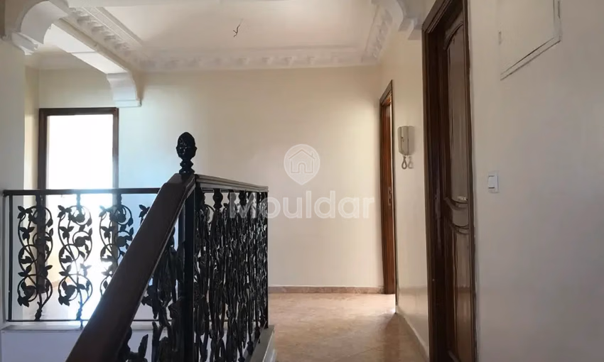 Villa à vendre avec terrasse et trois étages - view 4