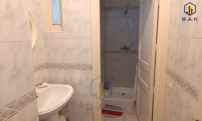 شقة للإيجار مع تراس في الطابق الثامن شقة للإيجار مع تراس في الطابق الثامن