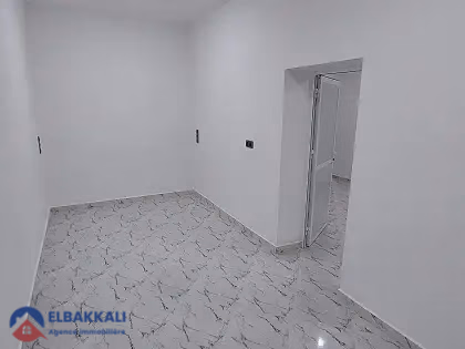 مكتب للإيجار في الطابق الأول مكتب للإيجار في الطابق الأول