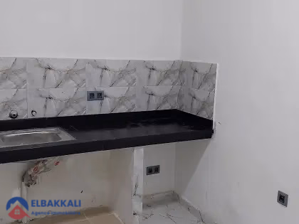 مكتب للإيجار في الطابق الأول مكتب للإيجار في الطابق الأول