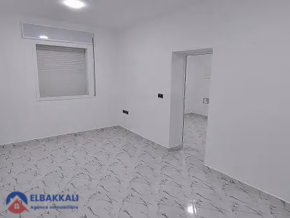 مكتب للإيجار في الطابق الأول مكتب للإيجار في الطابق الأول