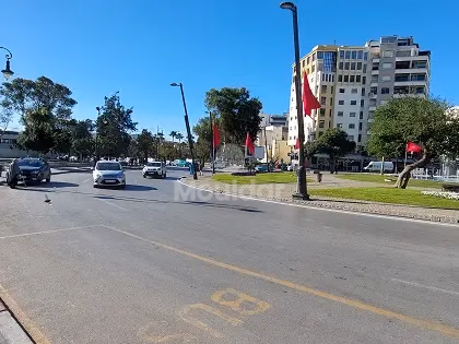 مكتب للإيجار في الطابق الأول