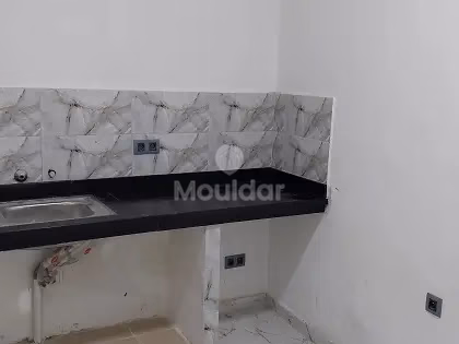 مكتب للإيجار في الطابق الأول